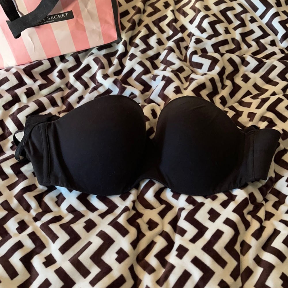 Brand new, never worn strapless VS bra.